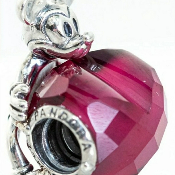 Pandora - Picture 1 of 5